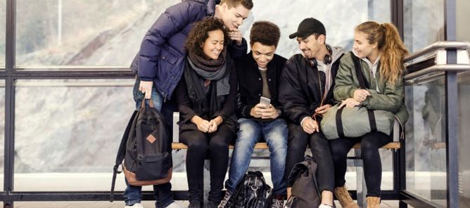 Foto: NTB scanpix Credit: Oslo kommune Gjeng med ungdom på videregående skole.