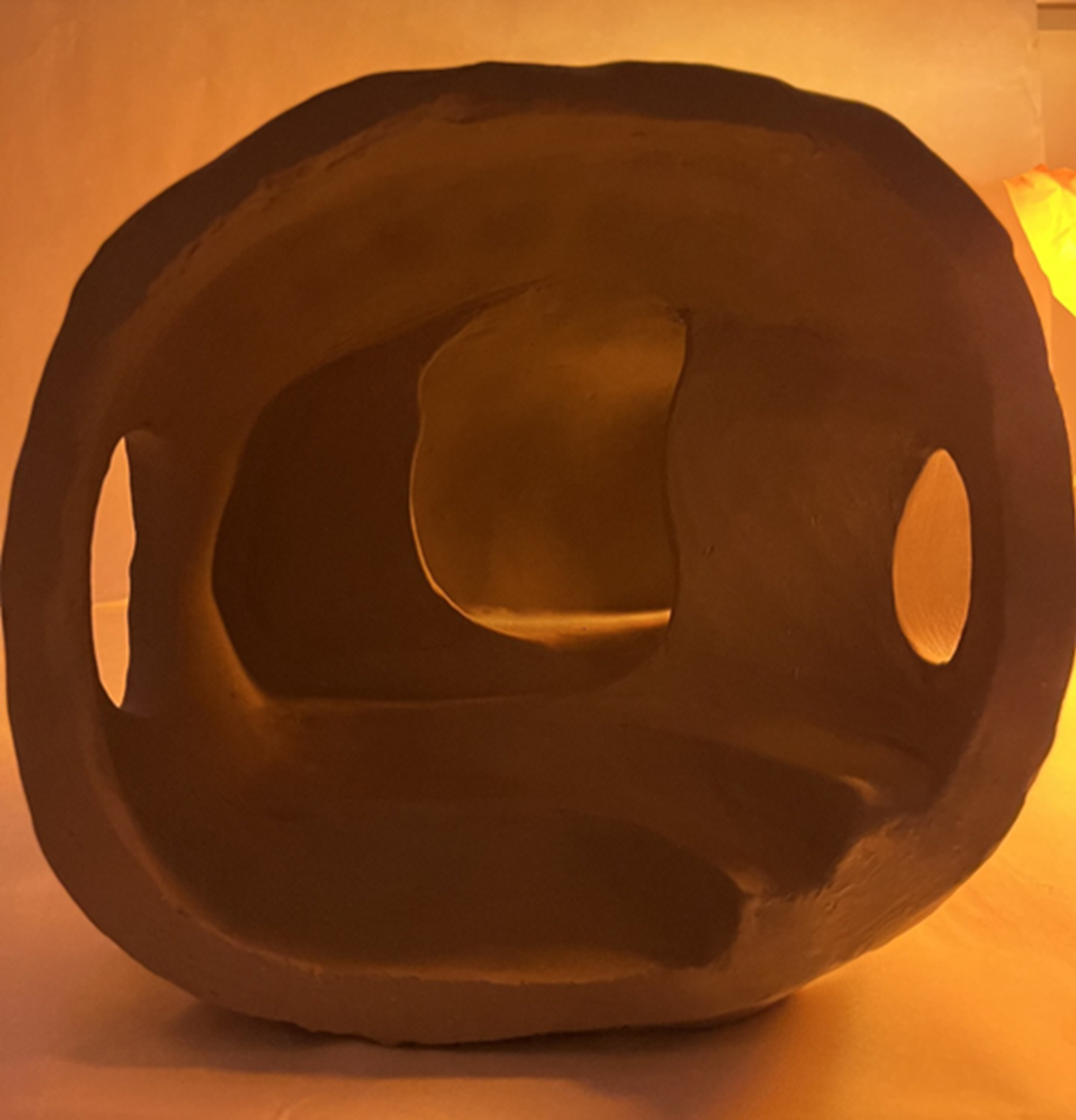 et svart sirkulært objekt